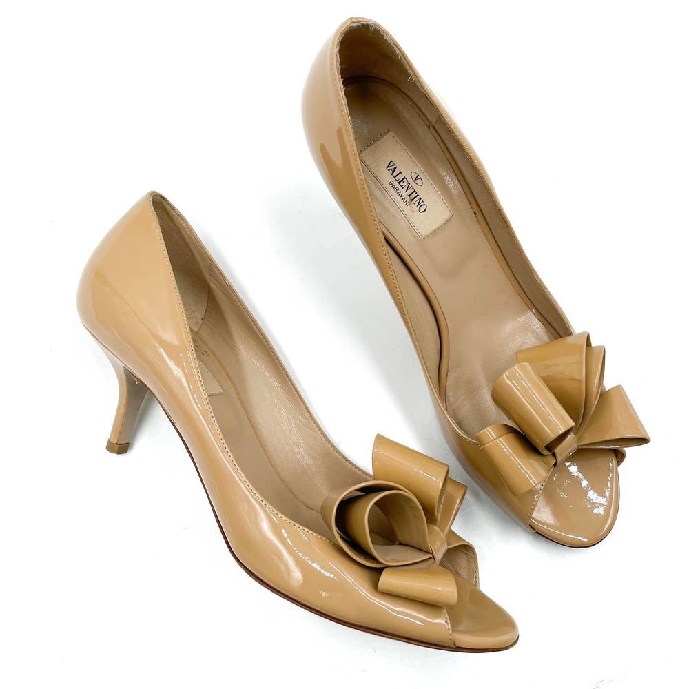 Valentino Nude Patent Leather Bow Pumps Peep Toe Kitten Heels